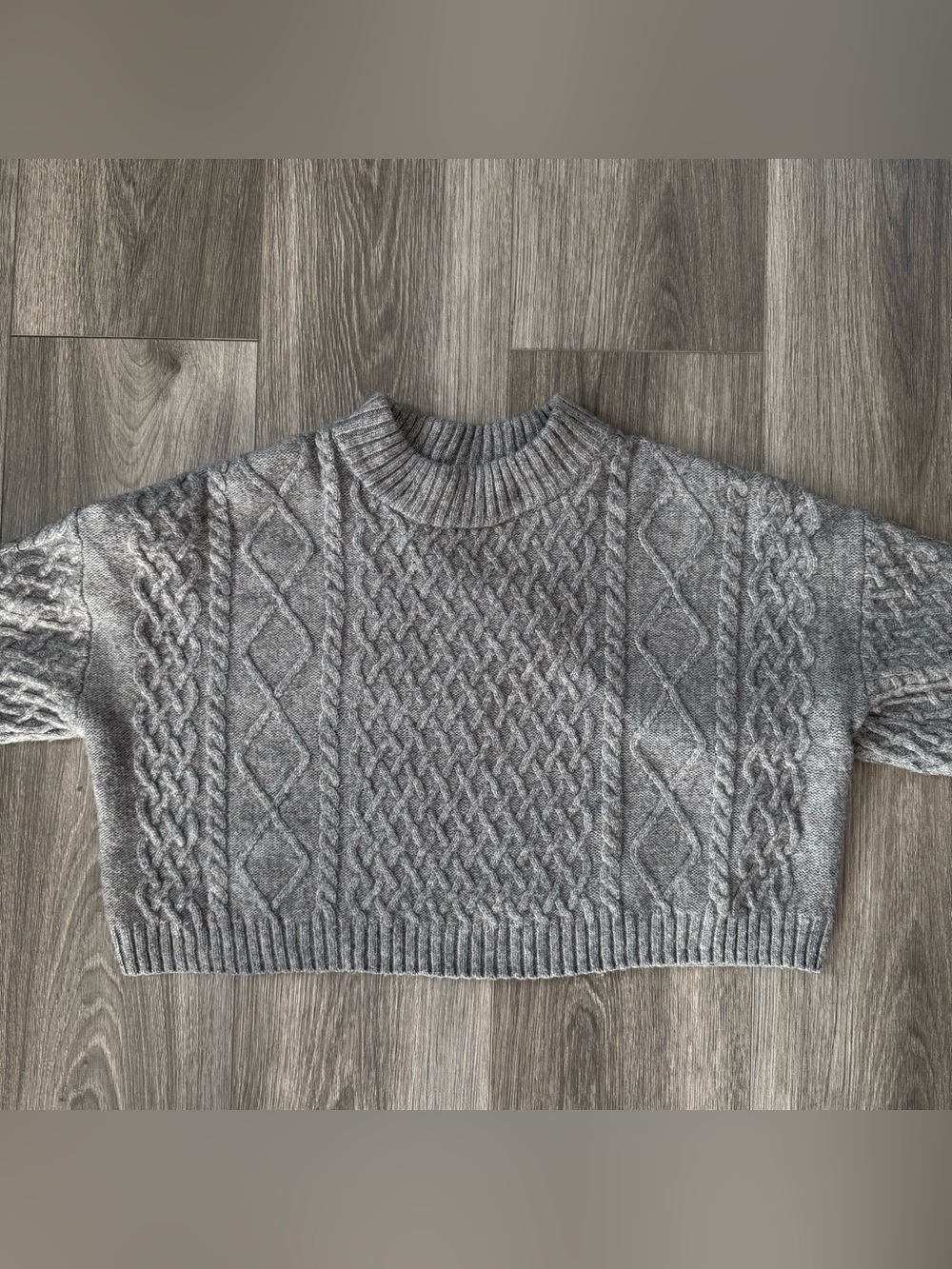 H&M Grey Cable Knit Cropped Sweater Size Small